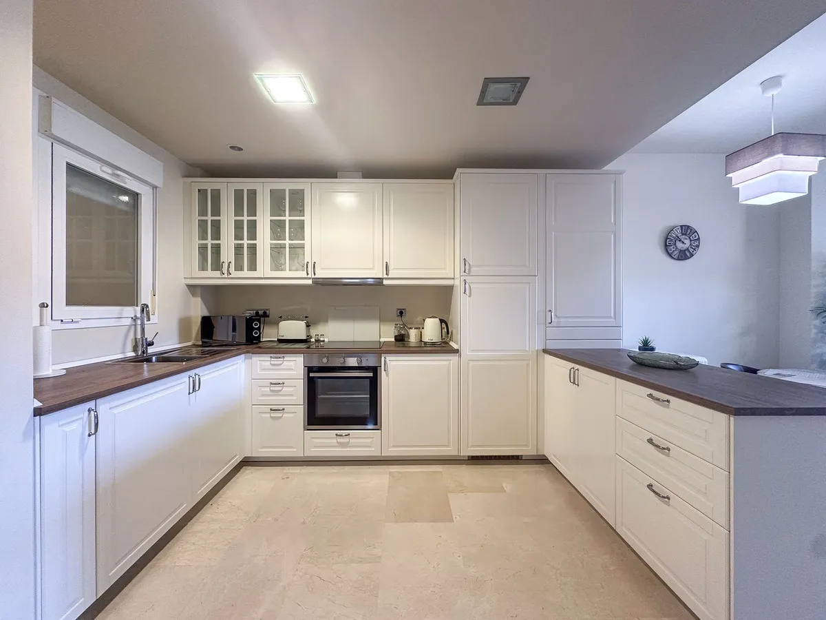 1da0a4aa-a80d-438c-a14f-70ddc87d0ff7