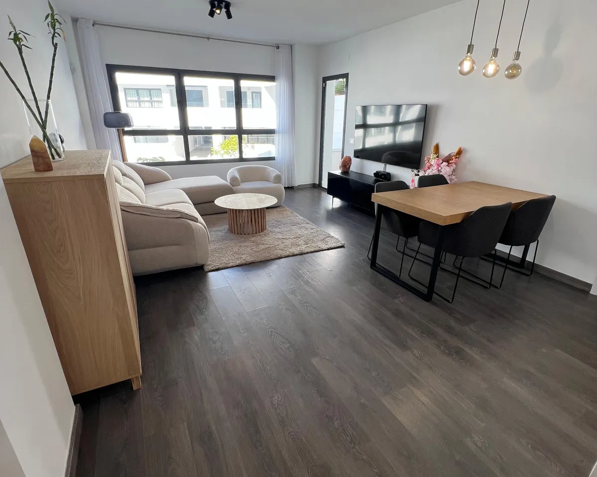 d40507e3-5eb2-42ab-9998-17e7ca640b4d