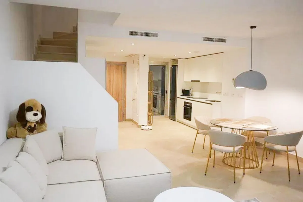 c120deb0-95d6-4263-8ef1-1ba4a730d7c2