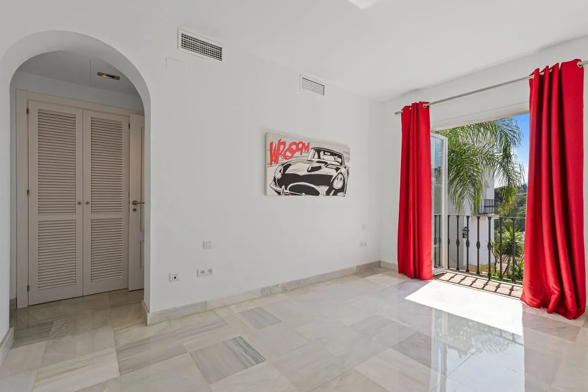 34104348-3c9e-40f7-83c1-e4062a1f0adb