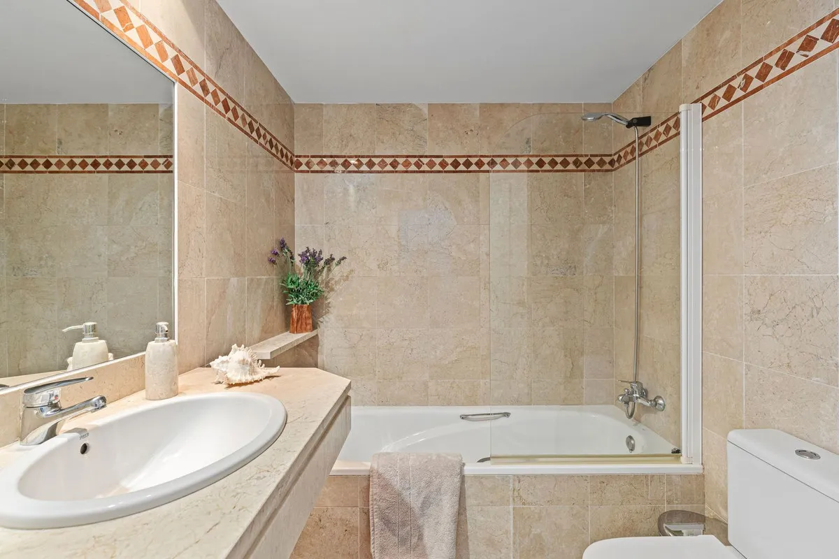 db93d8f9-a5e3-433b-a733-94a6844a79c3