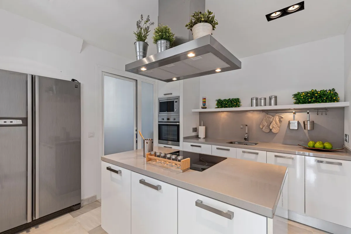 fb6604b0-a9e4-4330-a00a-fee9470da8a6