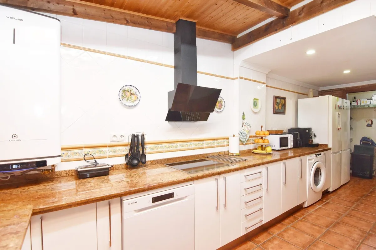 1b6372bd-4a84-4ee4-8ea9-e36b9f9bc375