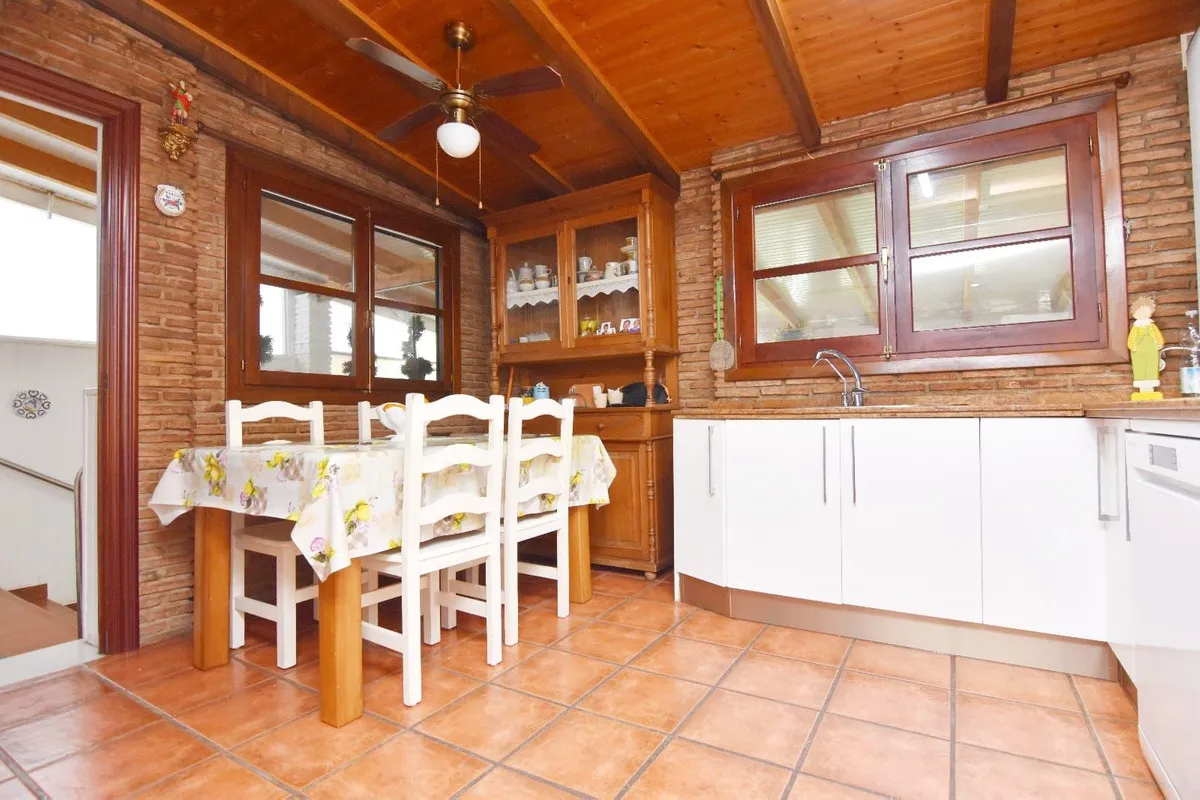 b82fe085-b02f-4795-a181-d91077274e1e