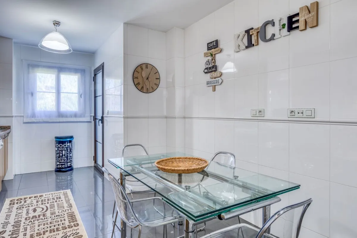 8ab49ab4-b057-490a-9753-50c508eb2835