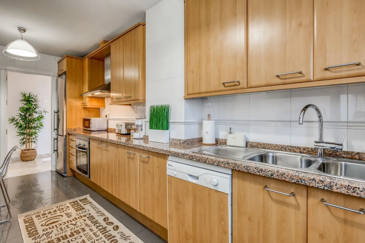 8d940105-fcbf-4783-9355-e75e9c4f4570