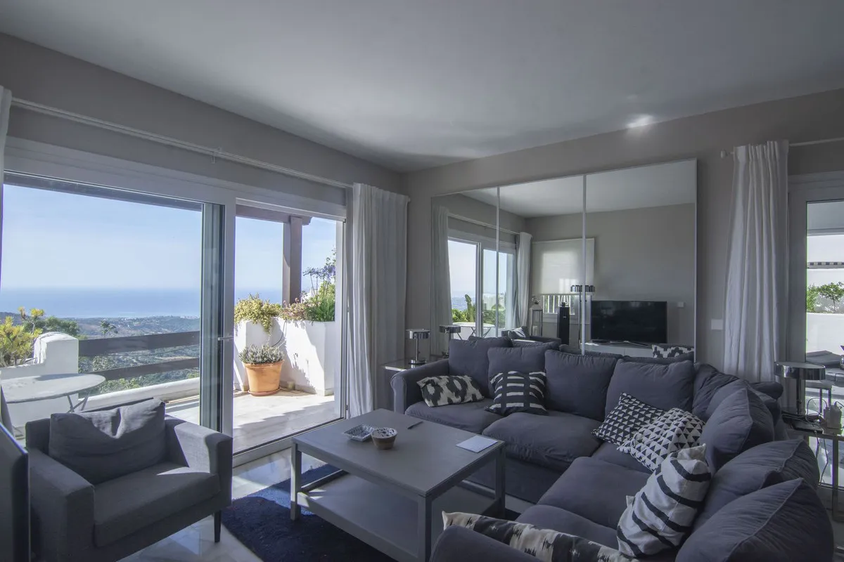 e2f74ce4-9e48-4a21-afaf-6754bb917d38