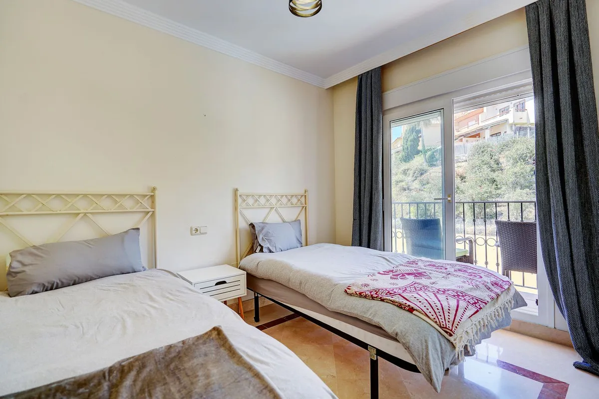 11f34a05-d9f3-459f-8960-81edab0b929b