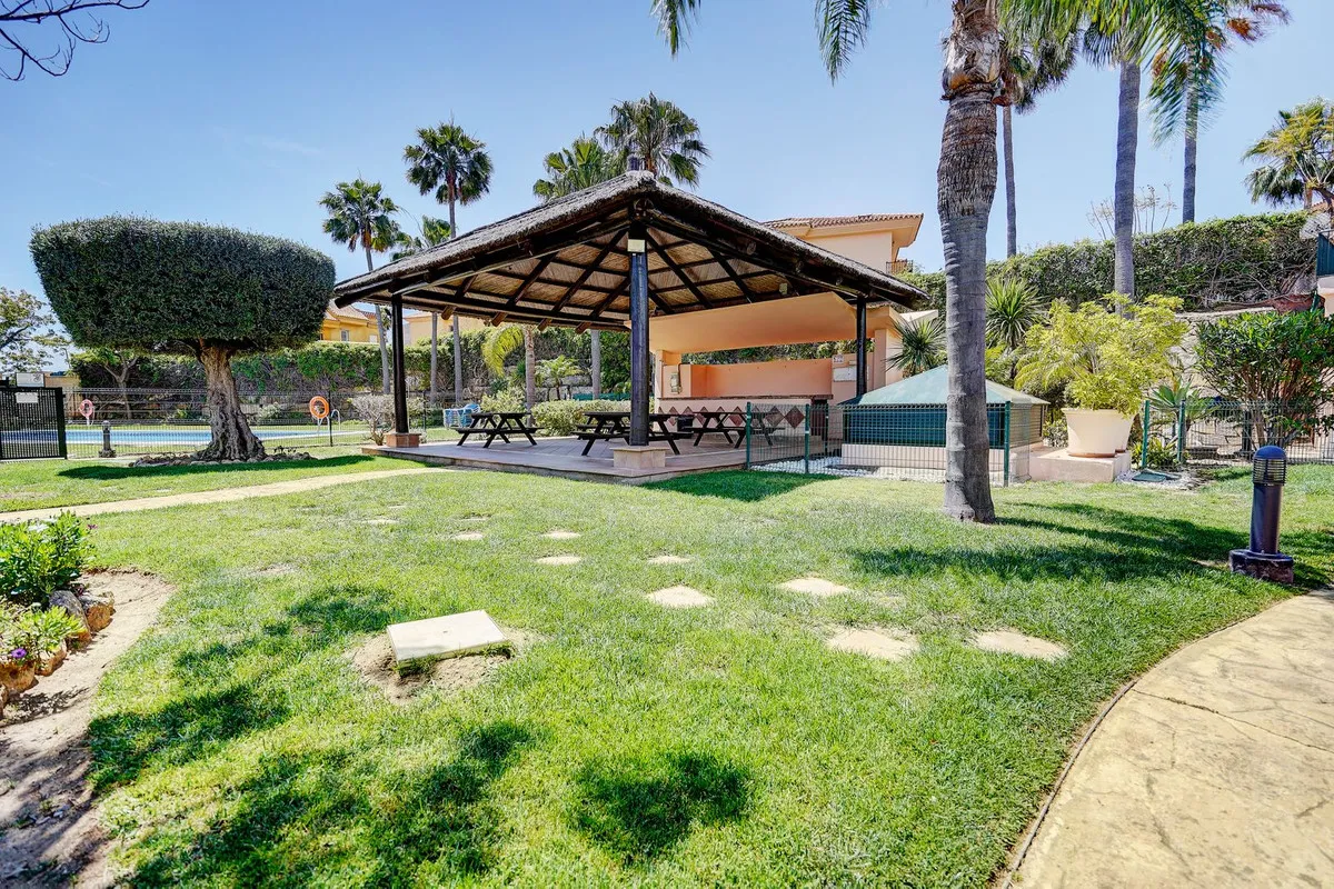 28dd93b8-16f3-4301-80c9-b19dbc8ea401