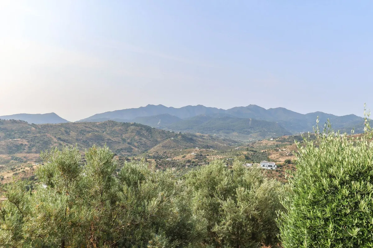 e4024a65-d940-460b-89d0-c11c9381bca7