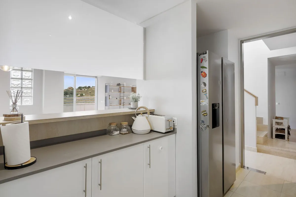 2f51af4e-c432-43c9-97b1-f9551a060201