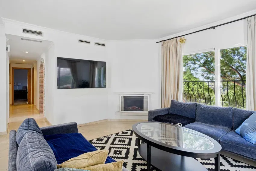 63c781aa-dcf3-4403-8835-de8d26a795c3