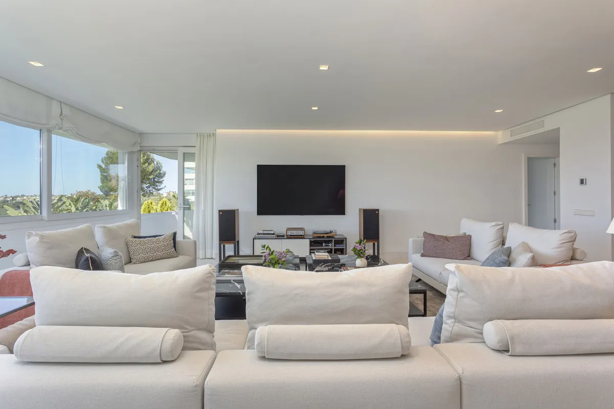 89027872-f7b4-4473-aaf6-a234068457b8