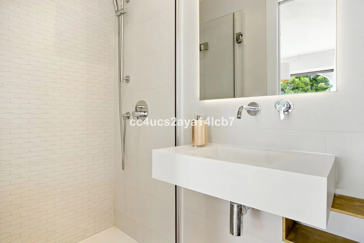 e7055b14-613f-44df-8b7c-e3983bf30bbf