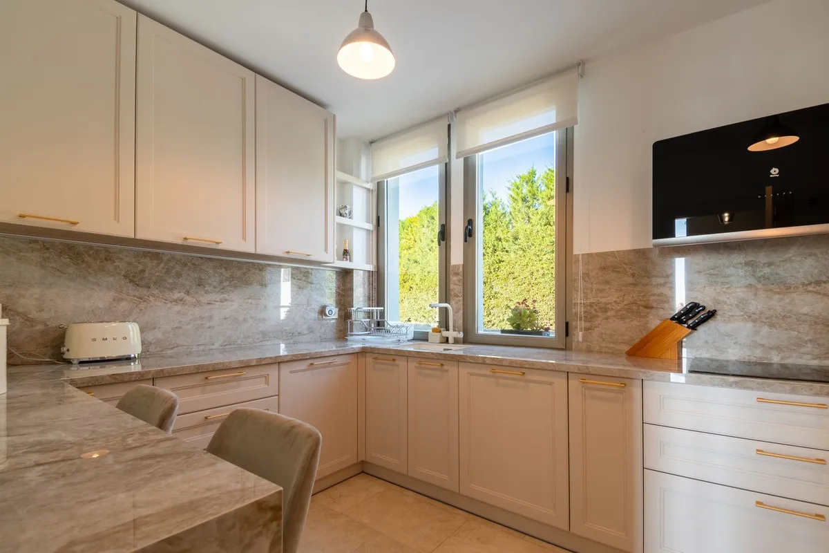 24d8f60c-2e24-46cd-ab52-fea3e5b8afe0