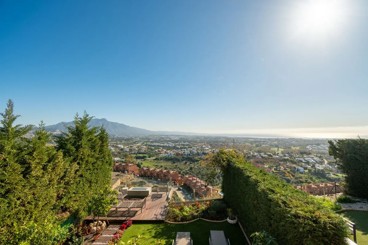 e029b7f3-149d-492d-96ca-ae4c5c9a685e