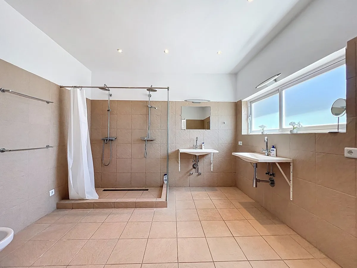 1bb13a8e-6bc7-442d-a878-01d2dccd5f0b