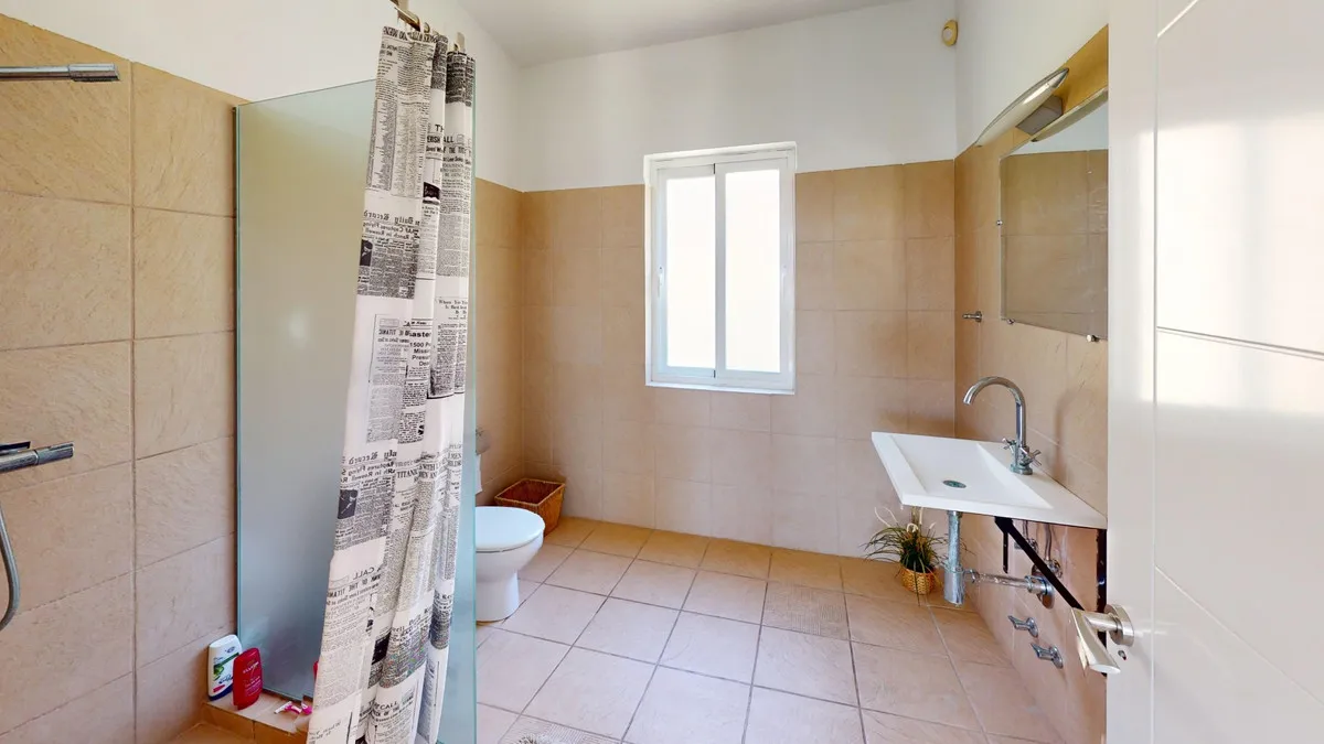 c3e28083-51a2-488d-89d0-bf8ebe387f13