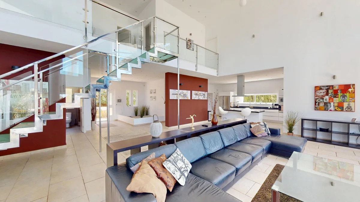 e381f37b-91c3-447f-9c80-4b16bfd5b75d