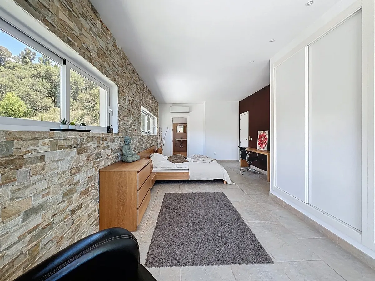 e6fcf01f-6331-4323-b1e5-e302b239c8c0