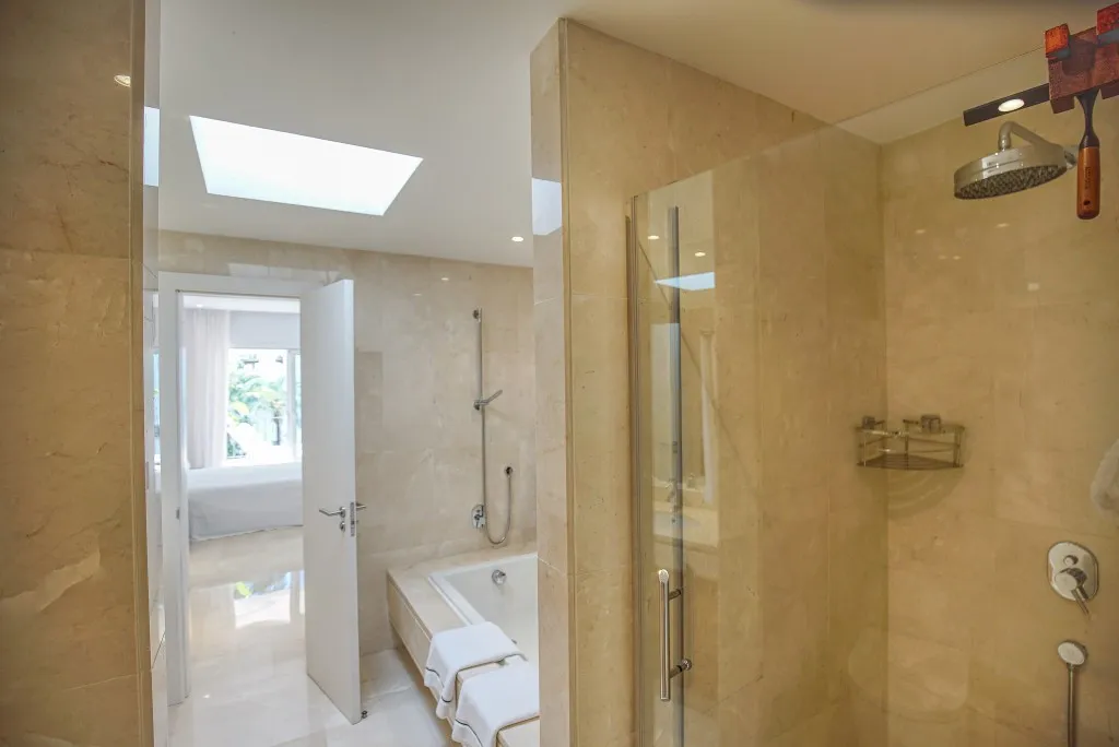 ef2322a9-ec2d-42ae-a8d4-fc0112baab4d