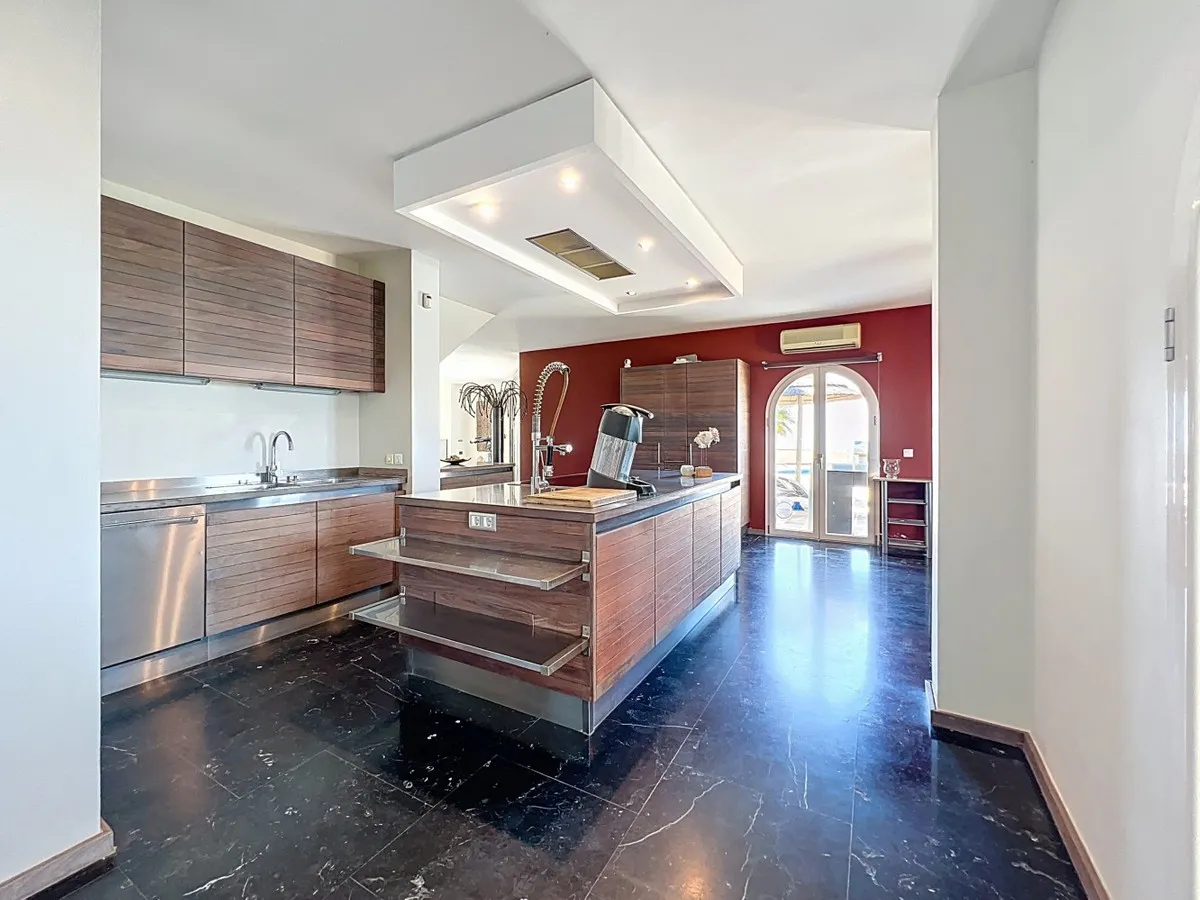 8fe6ccc9-4db6-4f41-9fb2-732d8c15a353