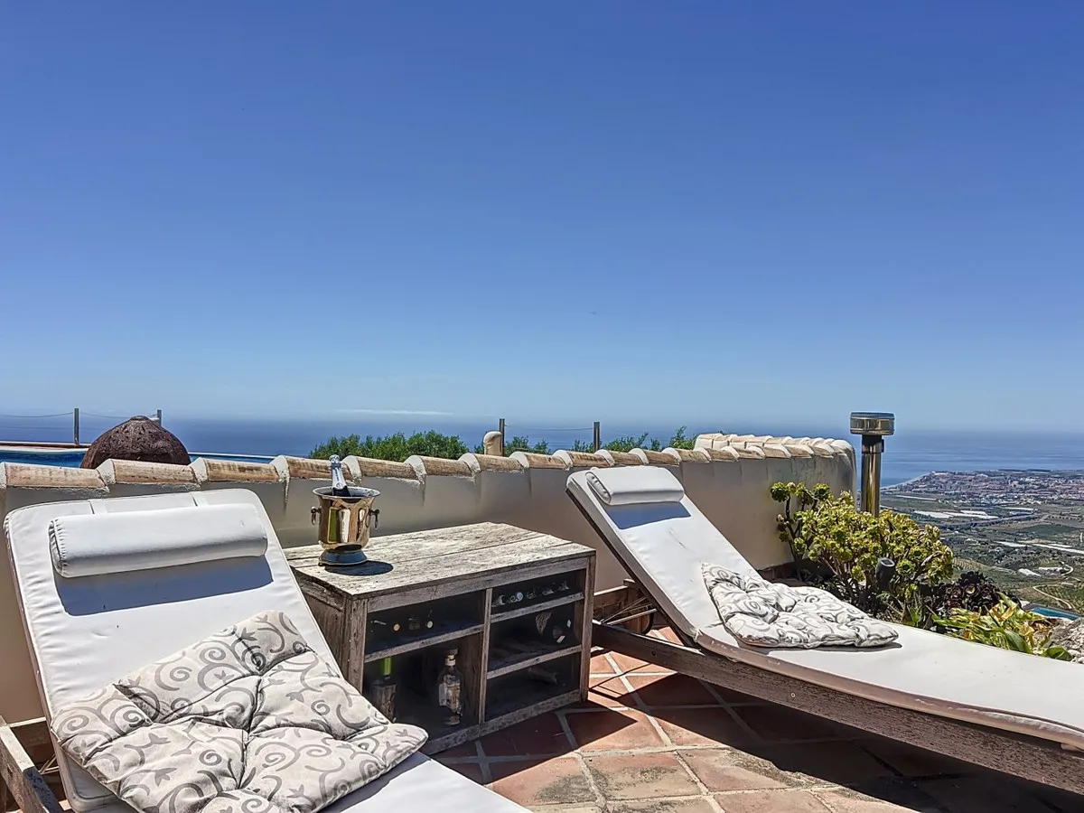 c9e35dcd-0eb5-47fd-9b88-7a07436301f3