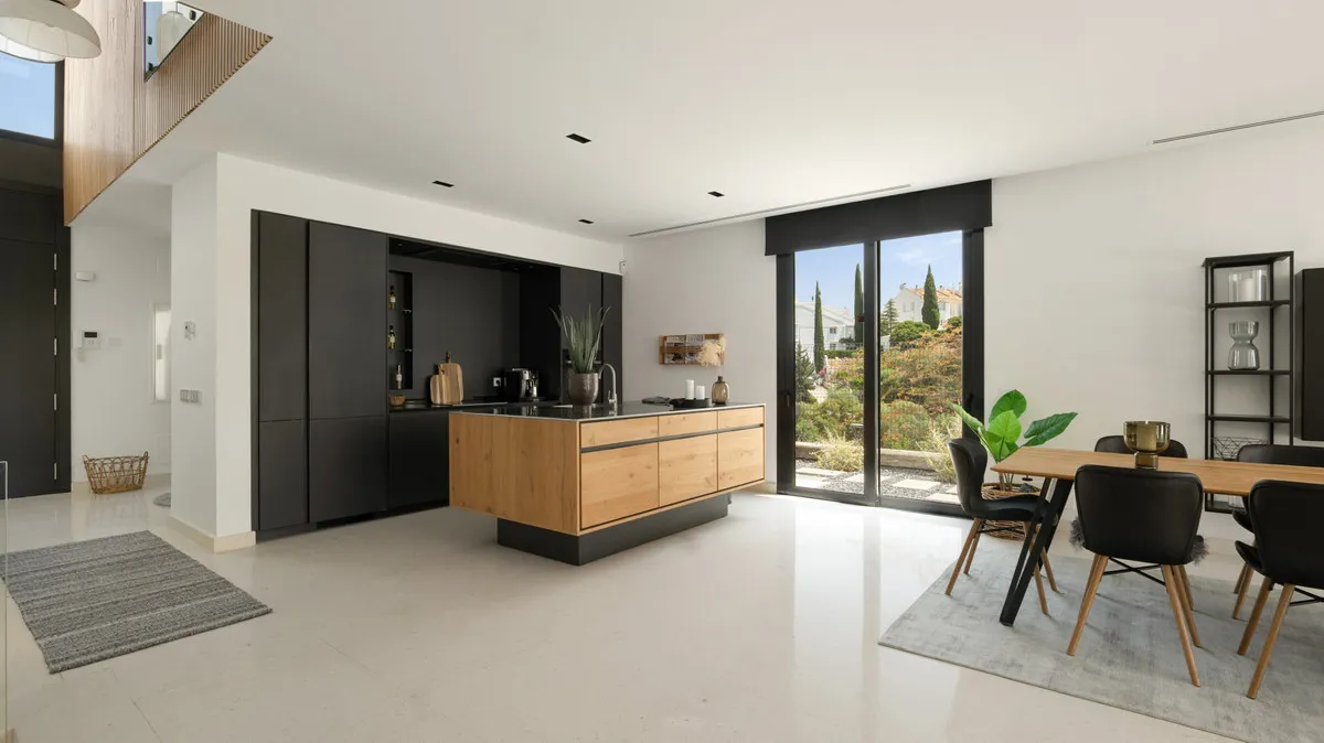 00364694-6a32-4d96-8111-a4d9d108b323