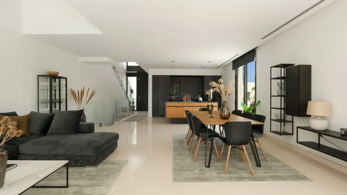 dbde33cb-90b2-4705-9a79-f1de6ca1d02e