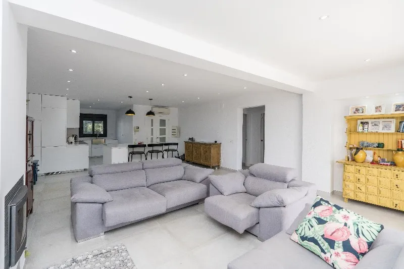 e2debe05-5e15-4899-81e7-773af3203800