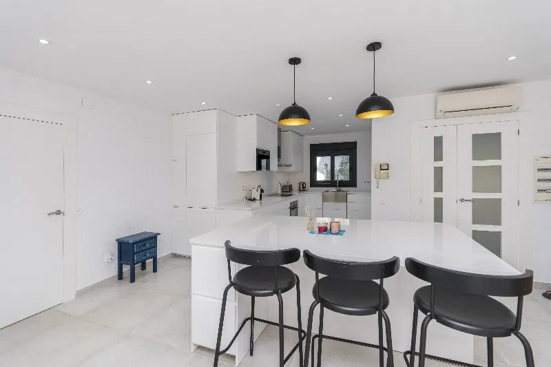 eac6270d-347d-44e3-bc95-b16a349b4989