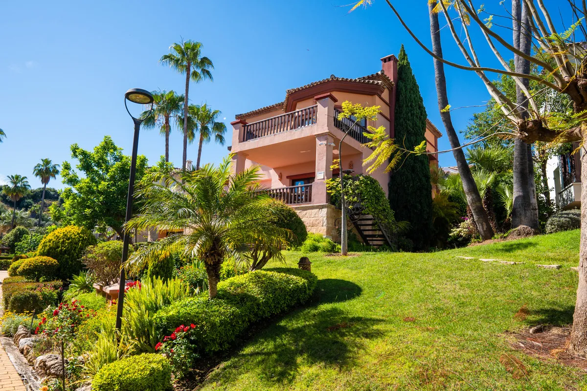 3281ff64-1052-401b-bc89-27ca0eb29b49