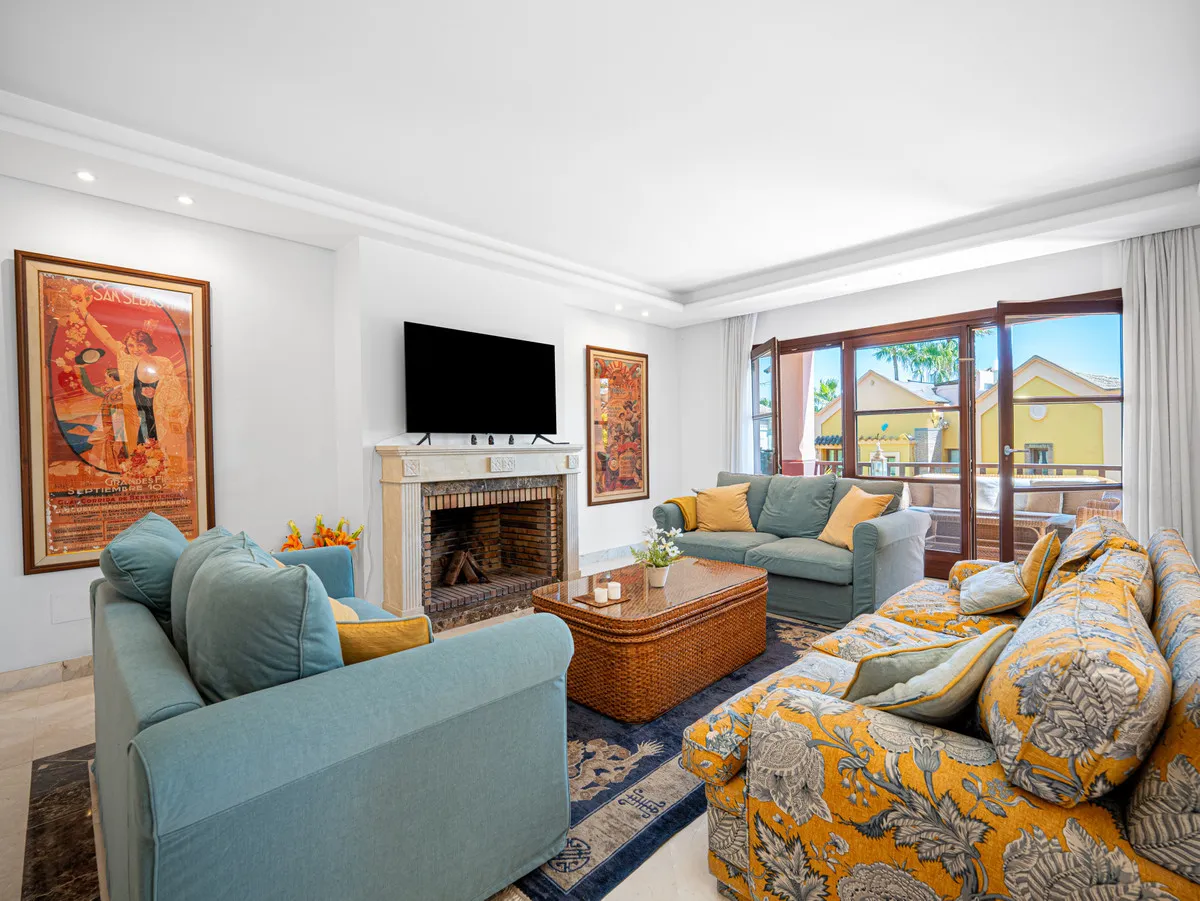 64732635-a315-4a46-a4c5-d4989f54a079