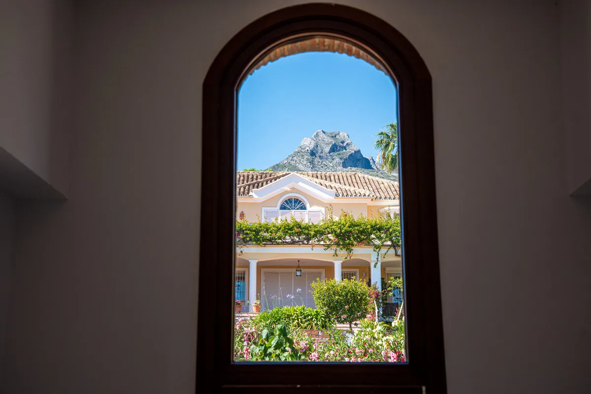 f5054bd8-aac6-4f31-8c12-07c1c93a76ad