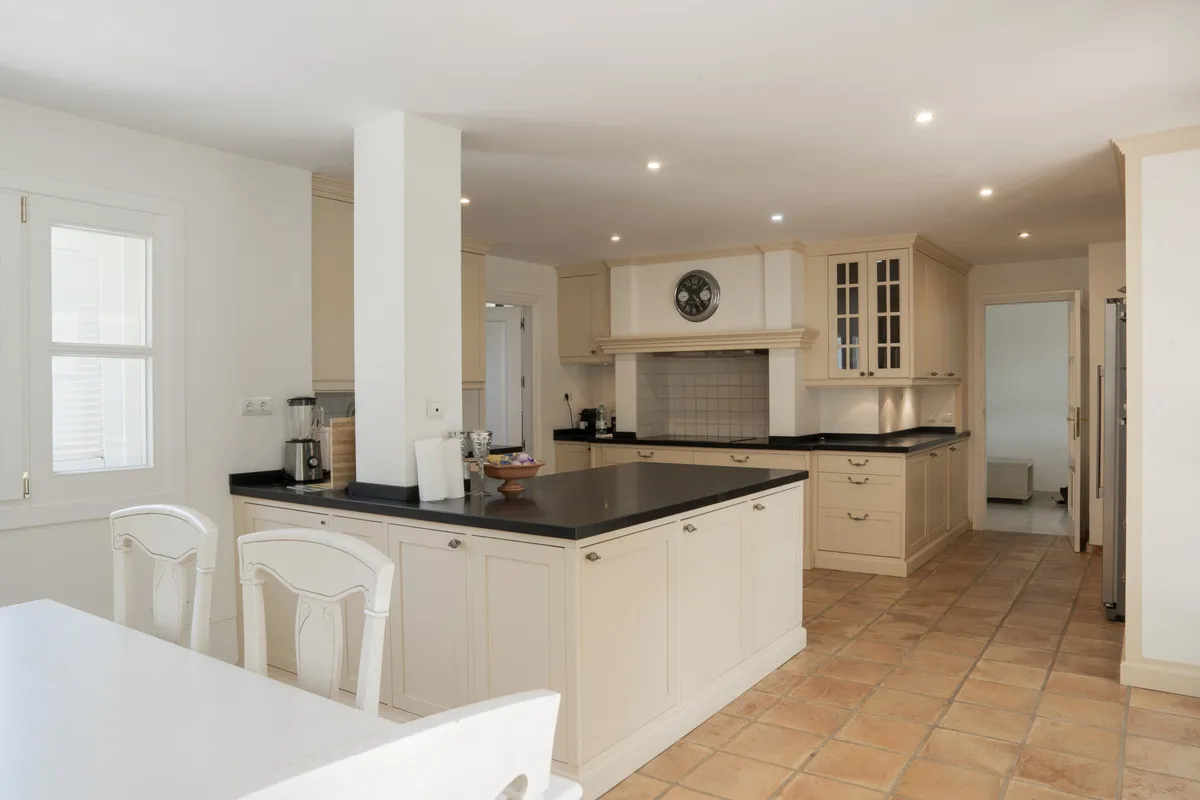 1caaa74b-253d-43f9-a26b-a50c9ece5558