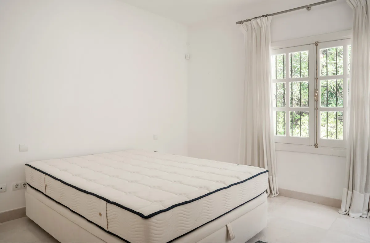 d8ab4e83-2fc4-4c30-8a4a-a259dc6e78df