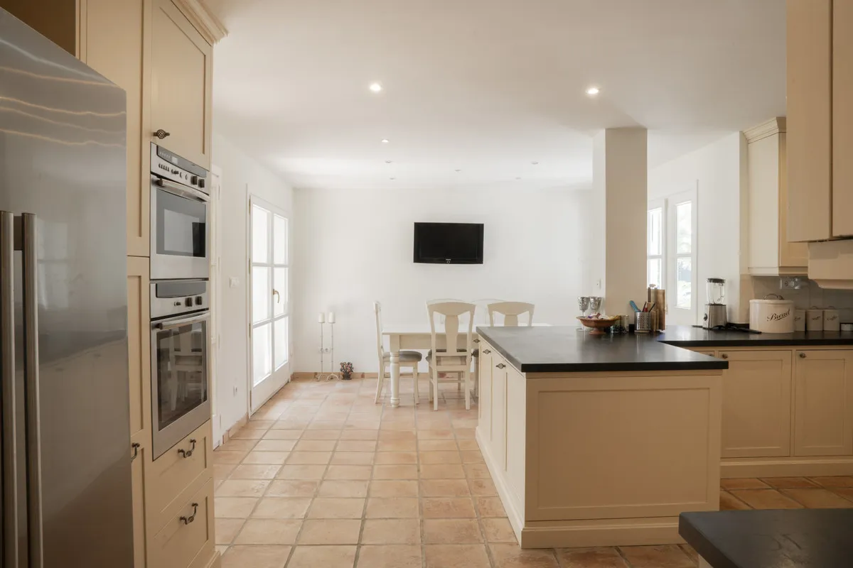 f6e8b8e0-4d82-439b-b2af-de0abf2abe1a