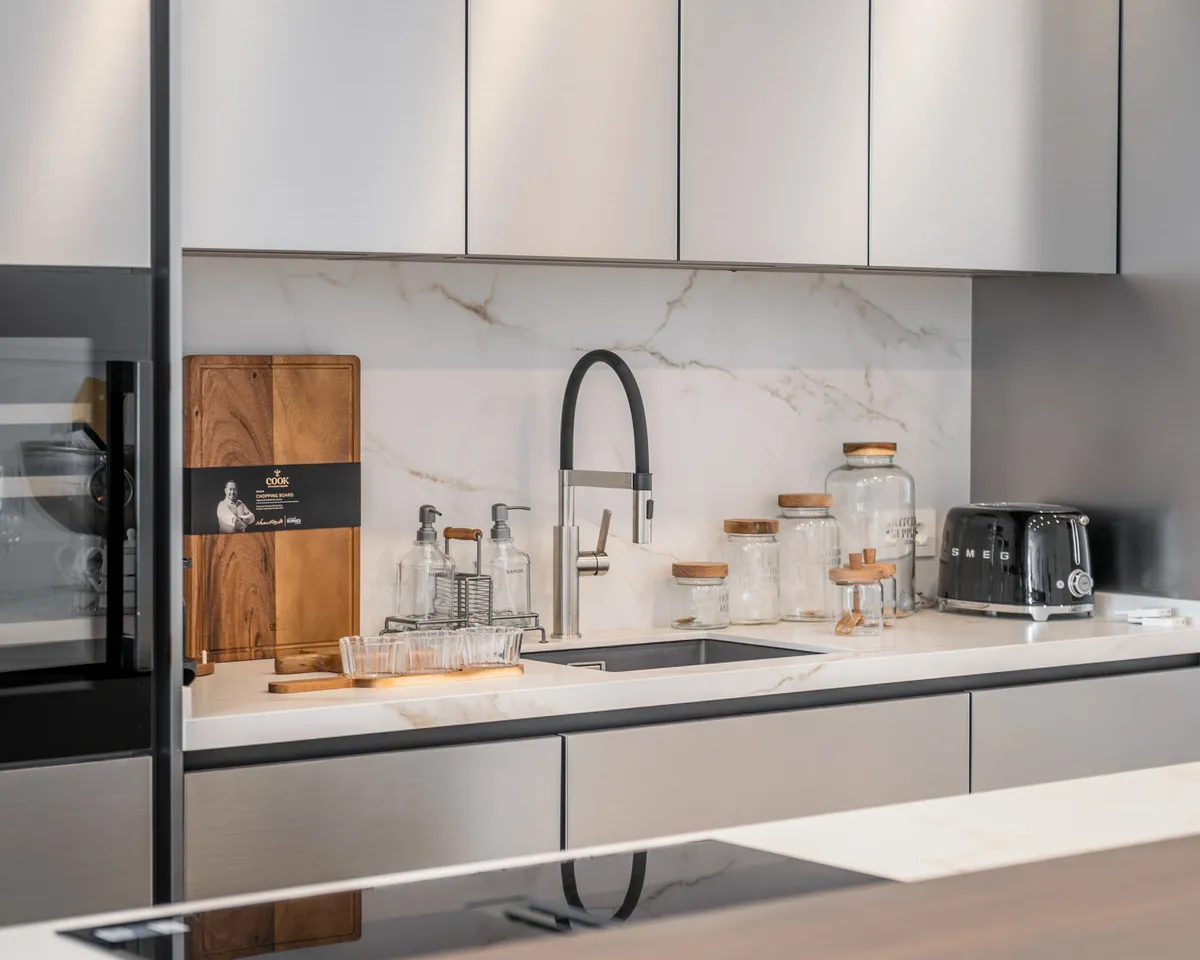 6b7c238f-bd53-4915-83d0-698c9c565861