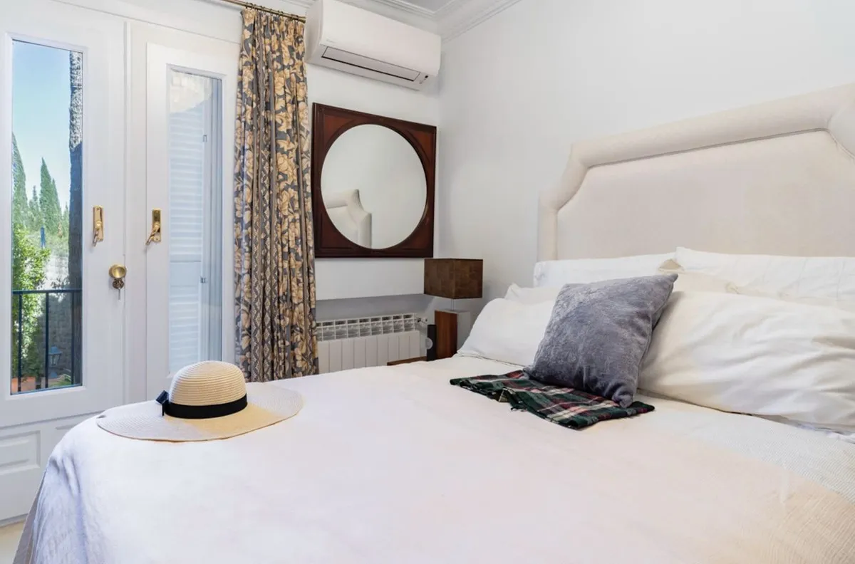 1fcbaac7-2db4-4e3f-b76f-f68bbb6f3309