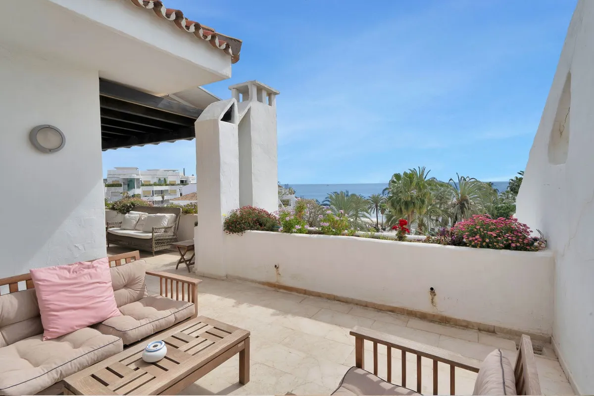 9298bf52-850f-4e09-b43d-02ea3b6abec3