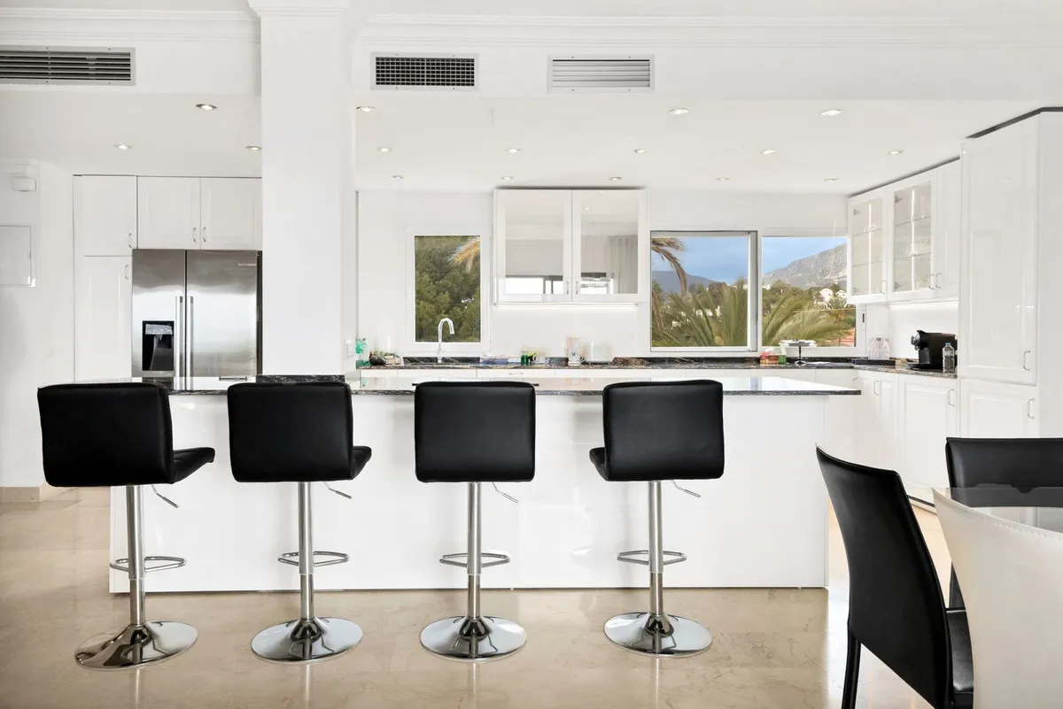 f67080b5-a4de-4c1c-afce-e2ab3c5c7d78