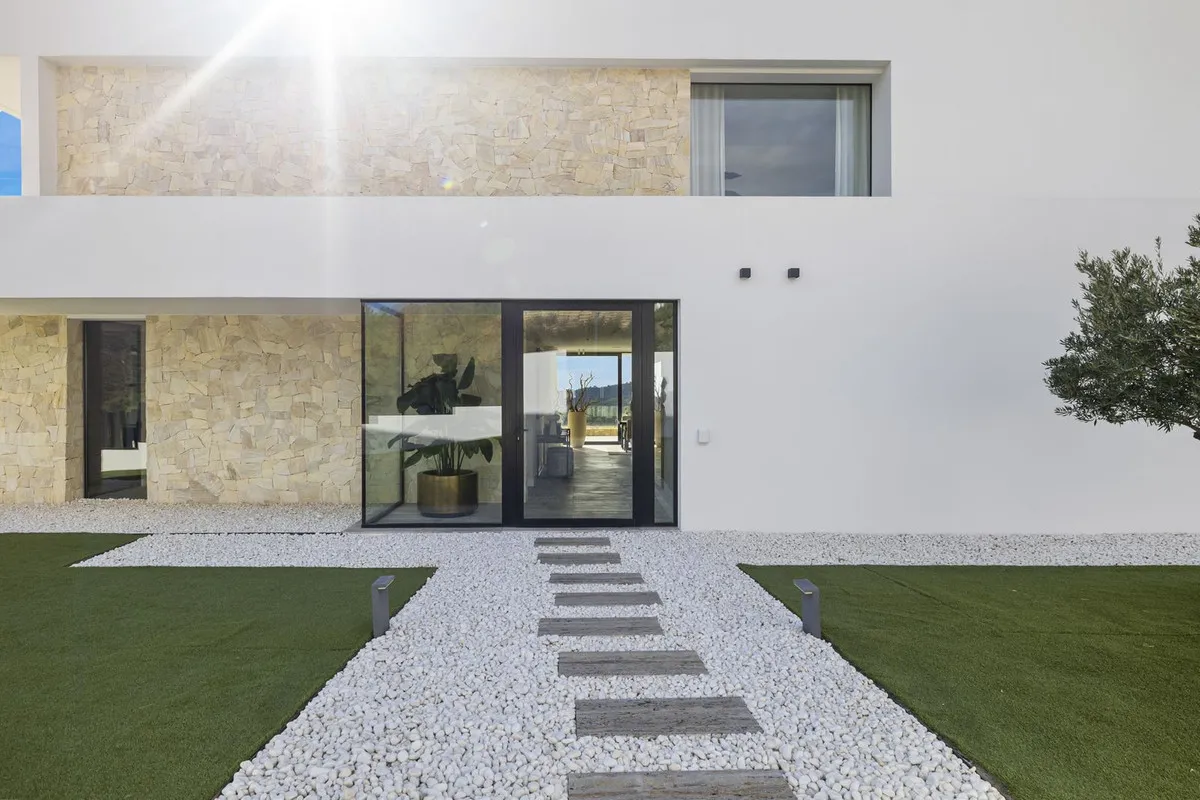 332485ab-dd41-493e-bdbd-92d50b91c3f6