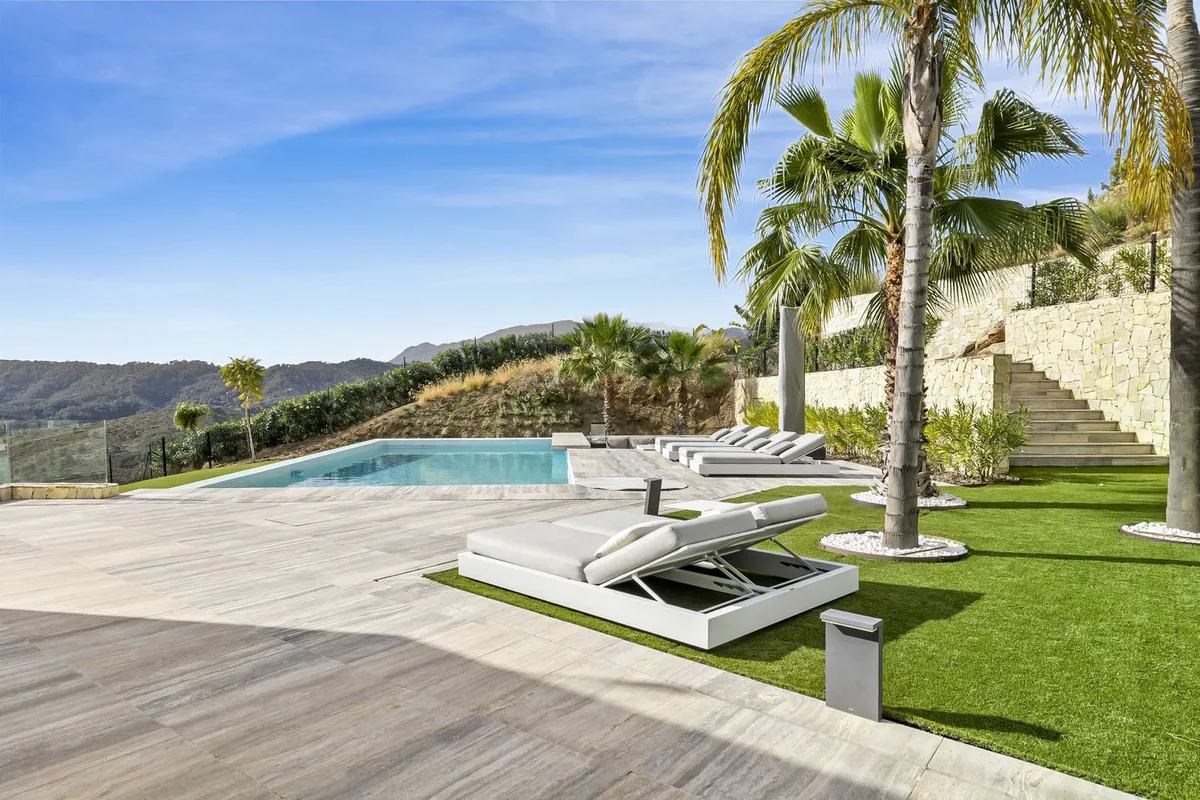 64eb4447-e389-485f-a963-69907661f950