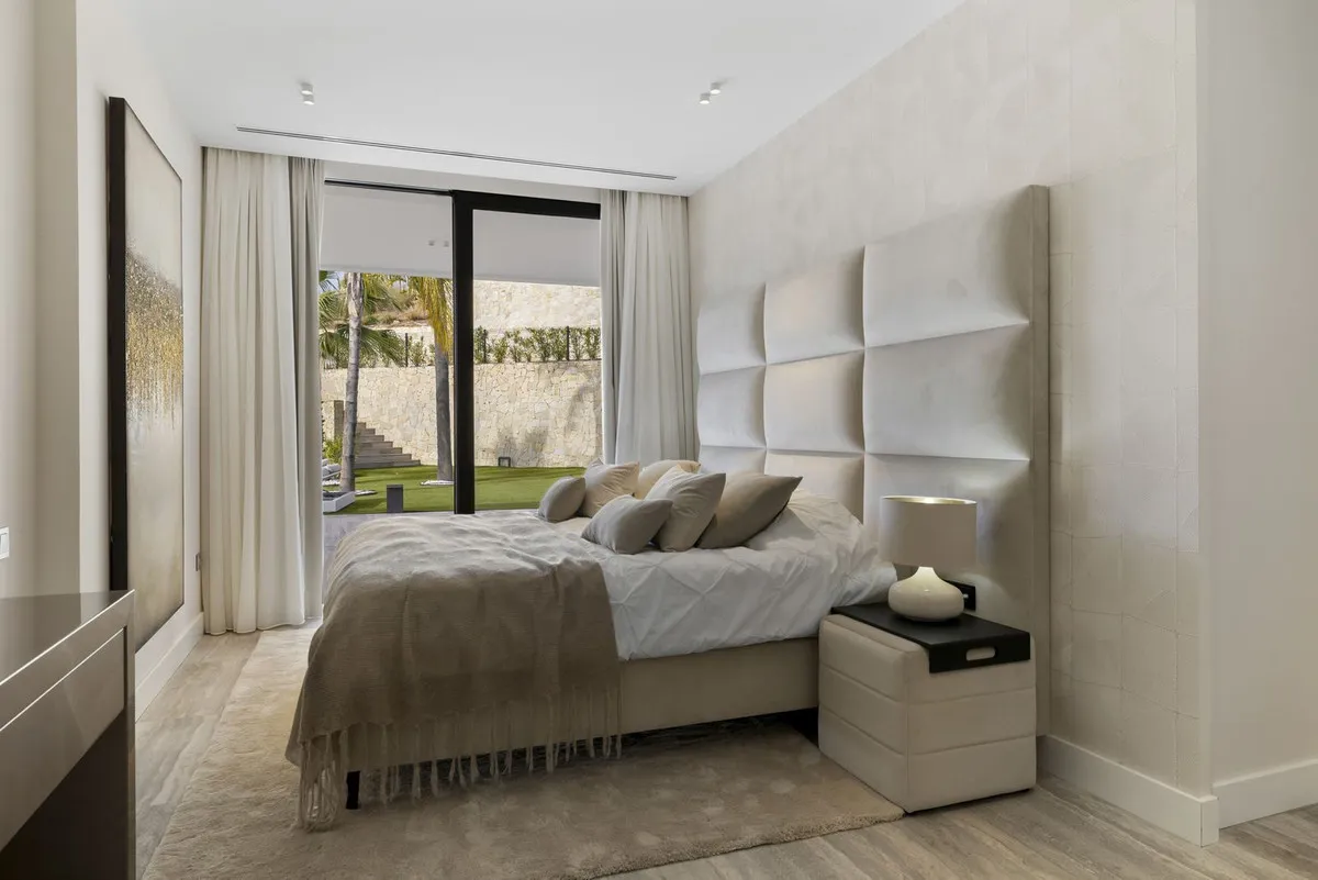 747fb7d4-f75e-4fea-9b78-f82ae3d320e8