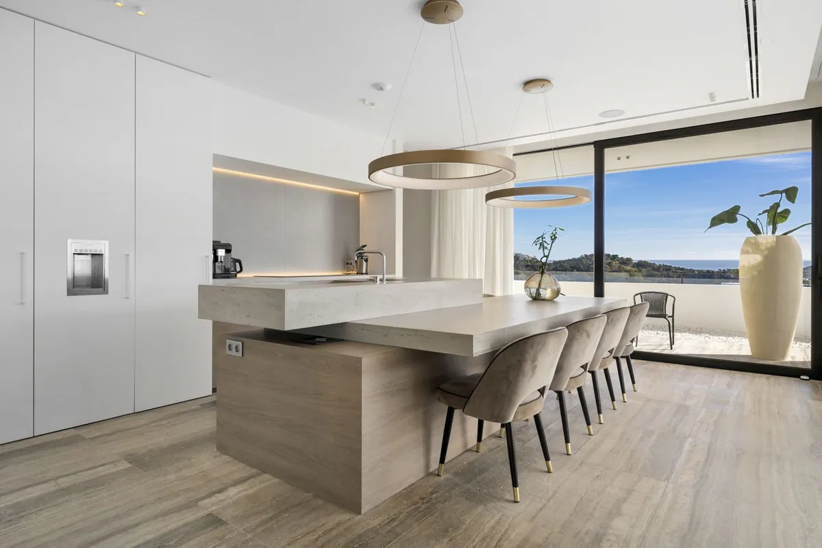 a6da9732-5d0e-4007-86b9-bf2eb2dcbc52