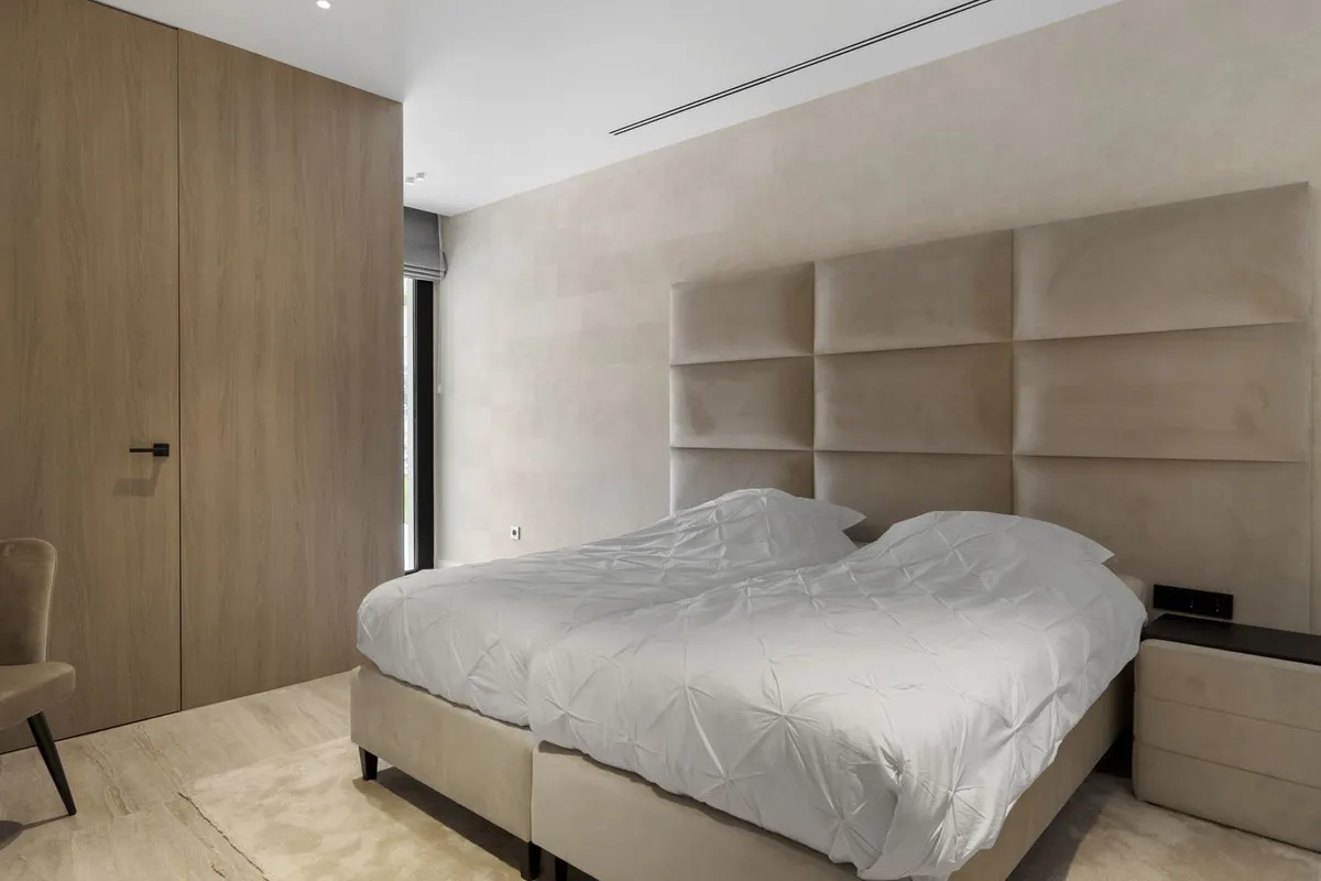 b7da5ae7-0b6f-43b0-bc61-93b2a850d235