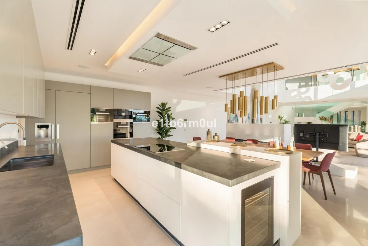 8ac12093-02be-40ba-93b8-8fc1f9ab02f3