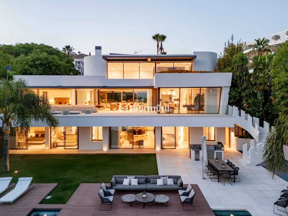 ebb83083-c869-4038-98ed-06596d285f2f