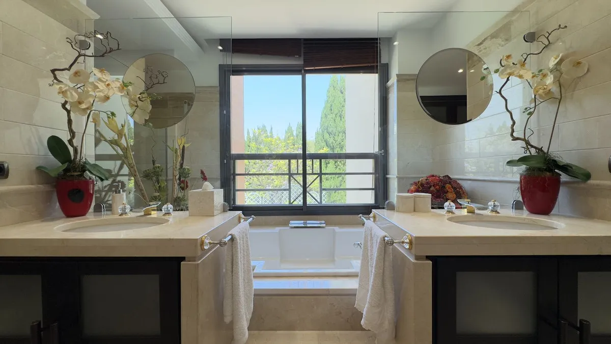 b6fc527e-1ef1-4fe8-8c07-d0175d539d44