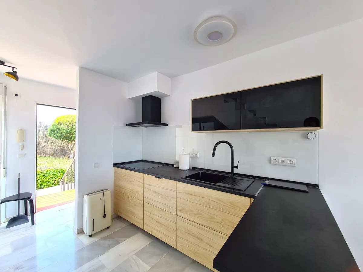 010d96d8-58d3-4000-ae43-8405df8765fe